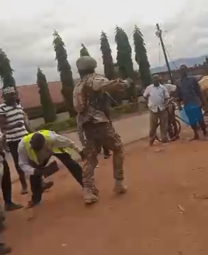 MBALE CITY: Man Assaulting SFC Soldier on Duty Arrested by UPDF - East ...